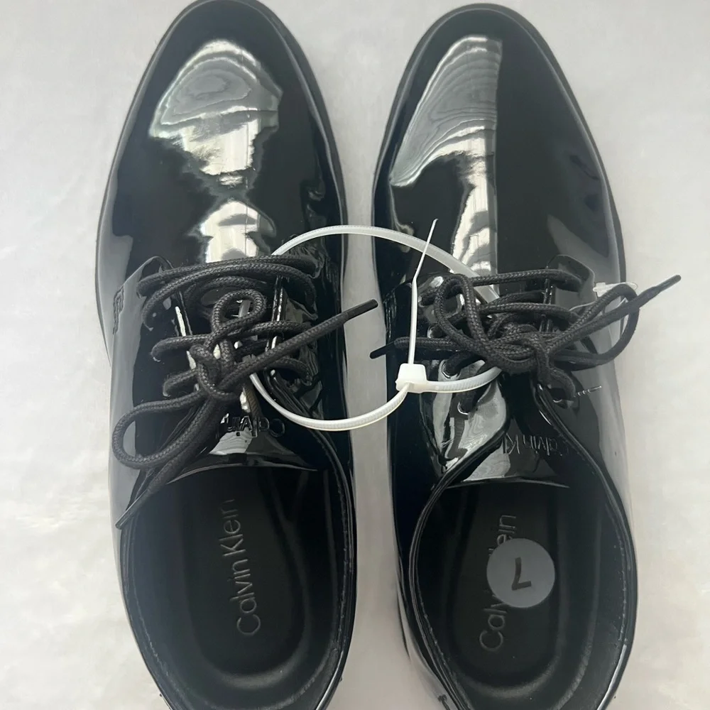 Calvin Klein Glossy Black‎ Oxfords Dress Shoes, Size 7, NWOT